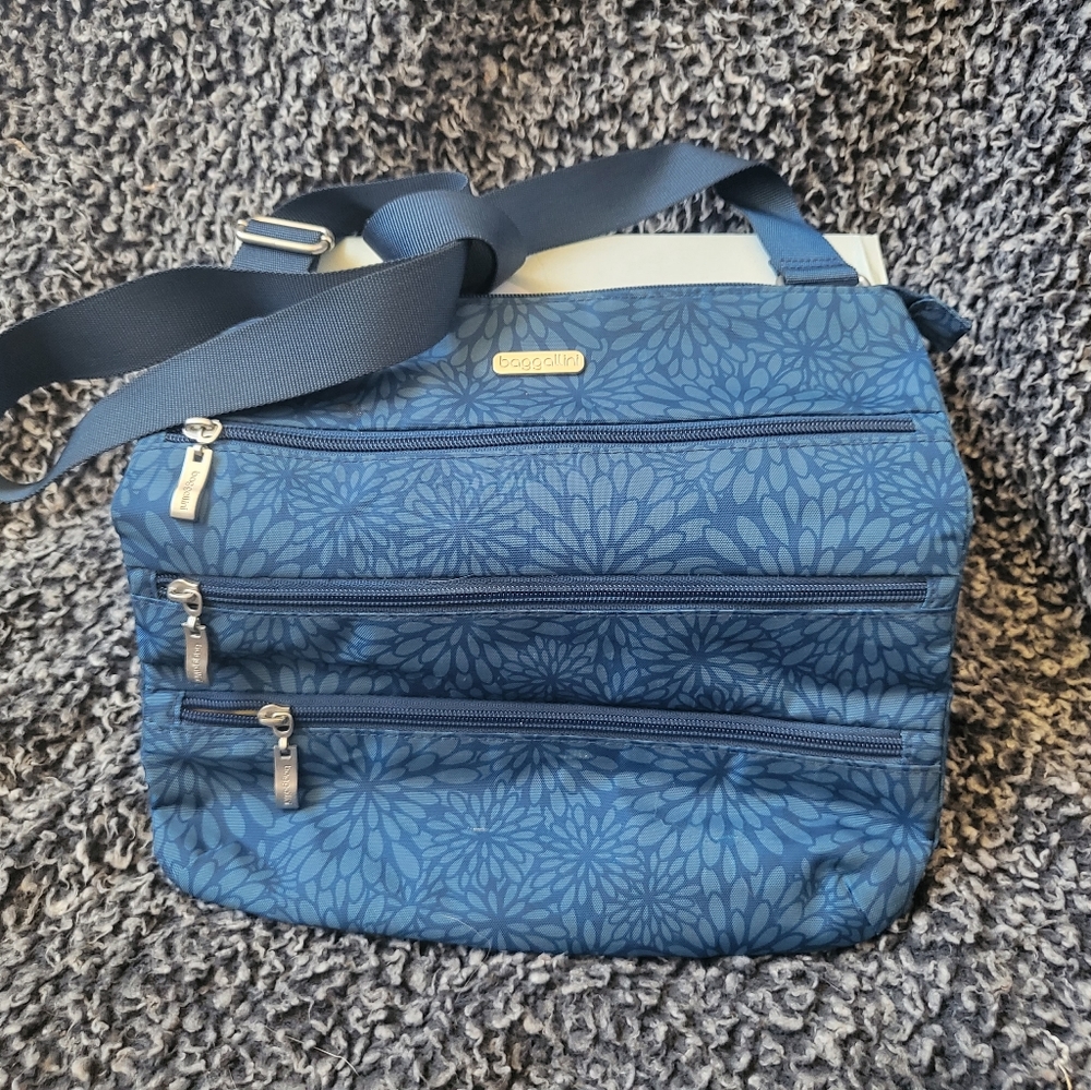 Baggallini shoulder bag